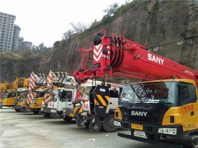 江源区吊车出租按什么计费？台班费、单次费、里程费怎么算？