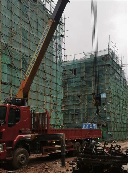 江源区“慢工细活”—— 吊车的 “微动控制” 技术